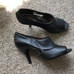 Black rampage pumps